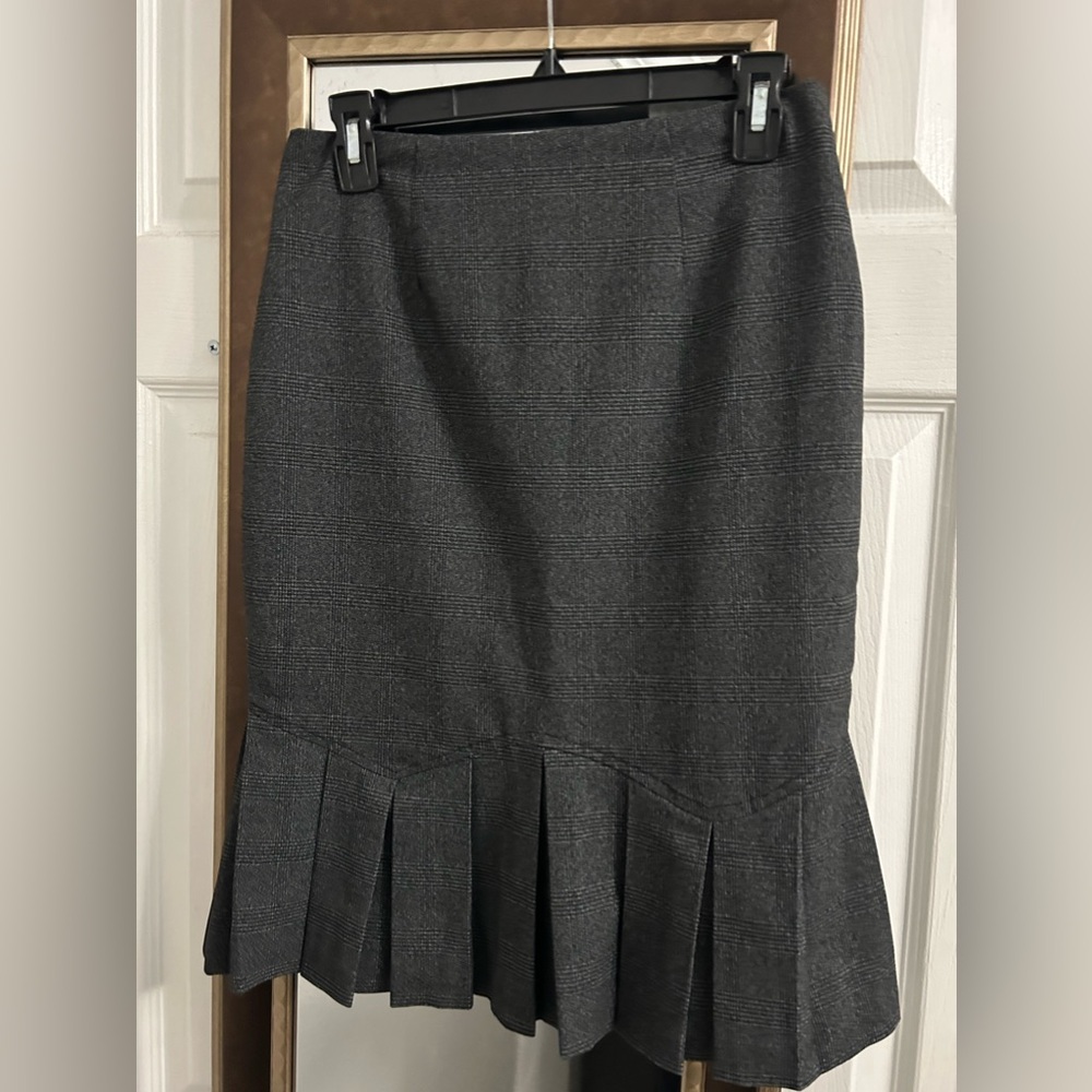 Vintage mermaid skirt that’s giving office siren